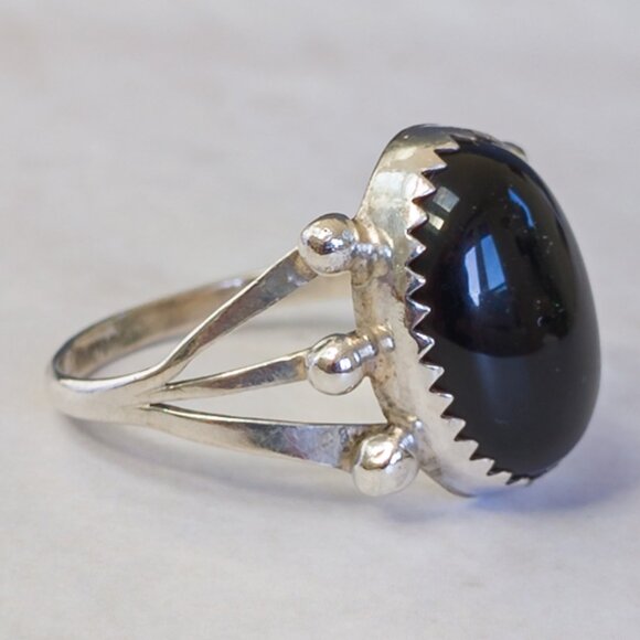 Sterling Onyx Ring with Split Triple Shank — Size 8 - Picture 9 of 11